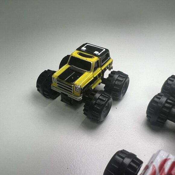 Micro Machines, Vintage 1987 Monster Trucks, Lot Of 5! Van Truck Car - Picture 4 of 9